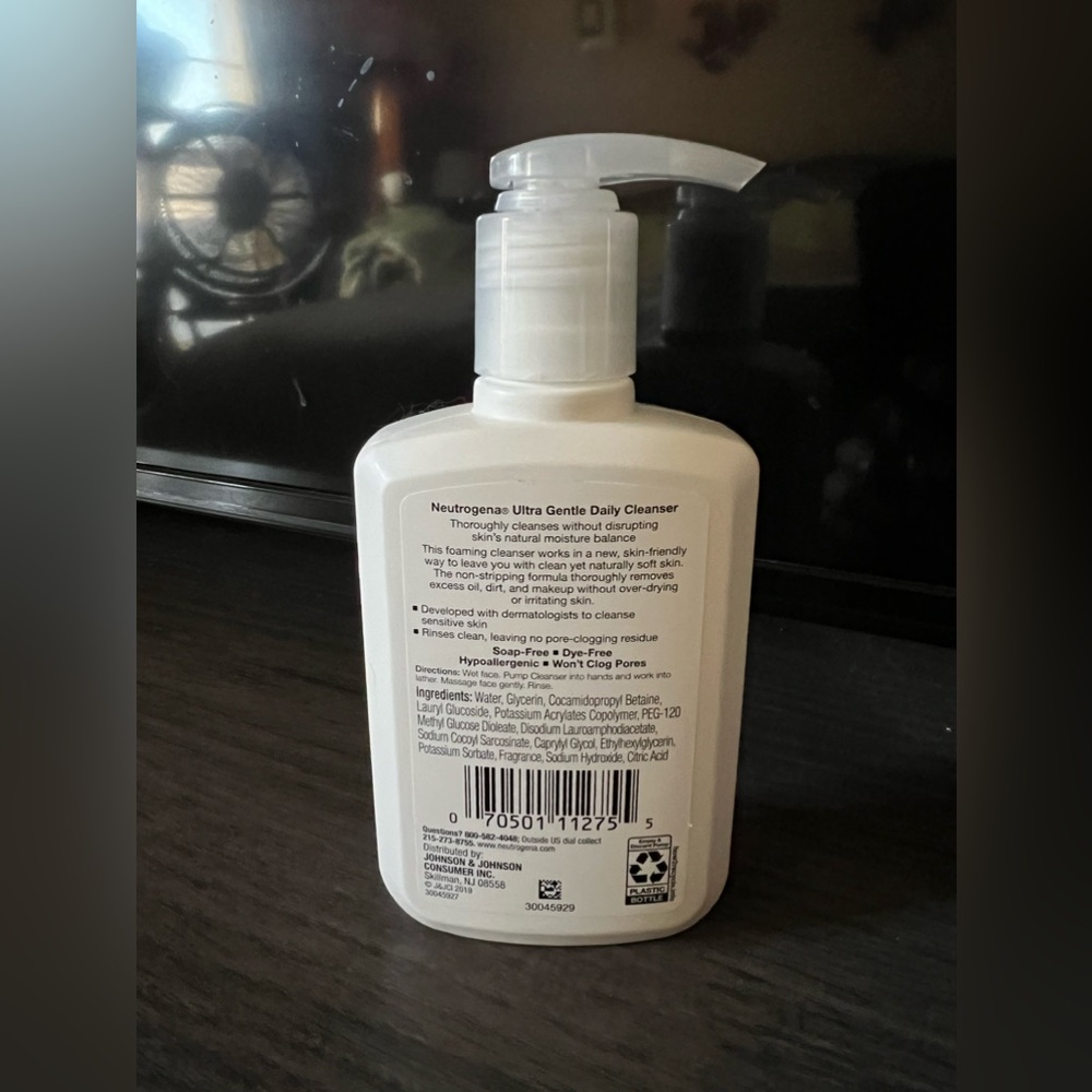 Neutrogena Daily Face Wash - Picture 2 of 2